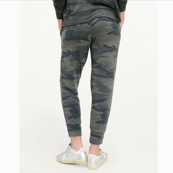 Splendid NWOT Gray Camo Lightweight Jogger Women L - Picture 12 of 12